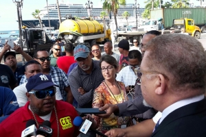 Chauffeurnan di truck a enfrenta minister Bermudez