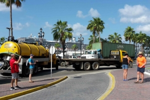 Chauffeurnan di truck a enfrenta minister Bermudez