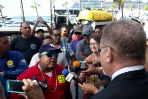 Chauffeurnan di truck a enfrenta minister Bermudez