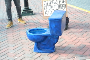 Grupo di 7 den protesta dilanti Bestuurskantoor