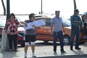 Grupo di 7 den protesta dilanti Bestuurskantoor