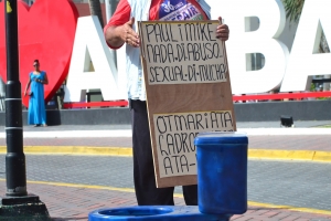 Grupo di 7 den protesta dilanti Bestuurskantoor
