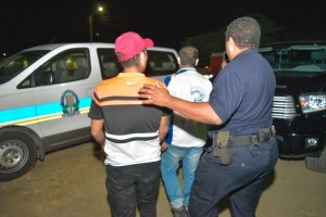 Polis a gara 7 ilegal na Palmita Rumshop