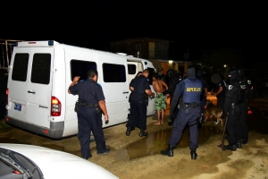 Polis a habri siman deteniendo 9 atracado mas