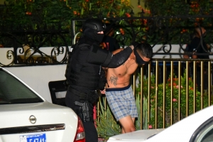 Polis a habri siman deteniendo 9 atracado mas