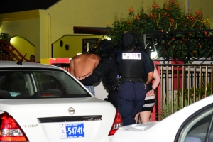 Polis a habri siman deteniendo 9 atracado mas