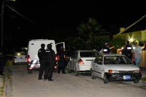 Polis a habri siman deteniendo 9 atracado mas