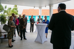 Honorair consuls bezoeken Gouverneur
