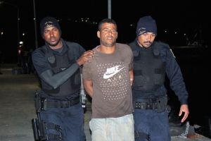 A bolbe detene tres ilegal Venezolano riba boto drentando Corsou  
