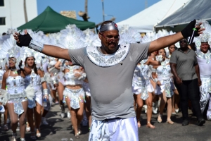 Bista fotografico y drone video di parada grandi y resultado di Carnaval
