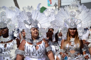 Bista fotografico y drone video di parada grandi y resultado di Carnaval