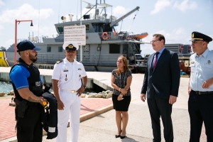 Gobernador Boekhoudt a bishita Marinierskazerne