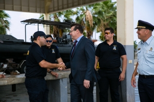 Gobernador Boekhoudt a bishita Marinierskazerne