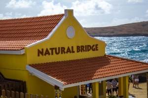 Natural Bridge ta celebra su prome aña desde su renobacion
