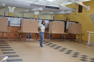 Tres partido cu suficiente voto den ‘pre-eleccion’ na Corsou