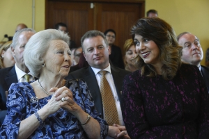 Princesa Beatrix na debate hubenil na Universidad di Aruba