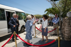 Gobernador Interino a ofrece lunch na su Altesa Real  Princes Beatrix