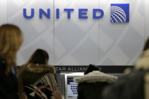 United airlines su balor financiero a cay despues di incidente cu pasahero