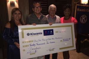 Kiwanis Club of Aruba cu donacion di 40 mil florin na diferente fundacion