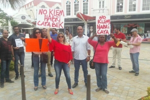 Protesta awe mainta pa ‘no klem’ mas y ‘habri caya bek’