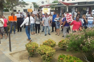 Protesta awe mainta pa ‘no klem’ mas y ‘habri caya bek’
