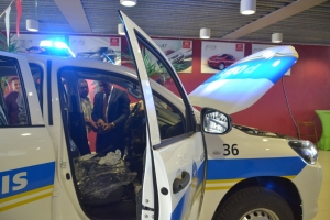 Garage Cordia a presenta 3 auto nobo pa Cuerpo Policial  