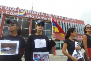 Grupo di Venezolano na Aruba protestando contra violencia na Venezuela