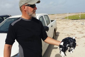 Autoridad local vigilando menaza di mancha di zeta na caminda