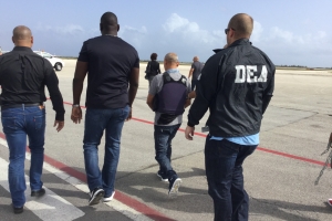 Homber dominicano na Corsou extradita awe pa Merca pa droga