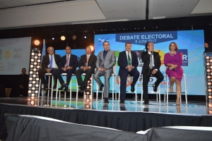 Debate politico di KVK a duna un bista unda tur partido ta para