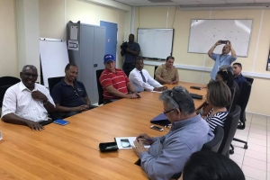 Partidonan politico a sinta cu polis riba entrega di lista politico