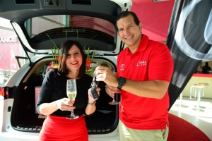 Jasmine Simon a ricibi e prome Lexus NX300 den Caribe