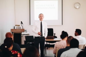 Experto fiscal Peter Kavelaars a comparti su conocemento cu sector local