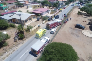 Varios menor di edad envolvi den accidente di auto na Moko 