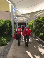Voluntarionan di Cruz Cora Aruba a yega St. Maarten pa horcan Irma