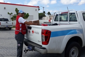 Voluntarionan di Cruz Cora Aruba a yega St. Maarten pa horcan Irma