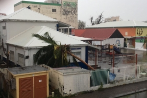 Horcan Irma causando destruccion na St Maarten
