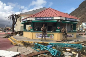 Prome bapornan militar a yega St Maarten 