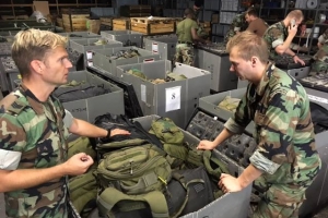 Prome bapornan militar a yega St Maarten 