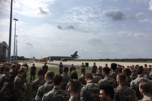 Prome bapornan militar a yega St Maarten 