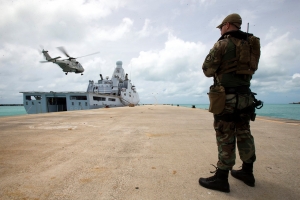 Militarnan a tuma control di St Maarten pa sigura orden publico
