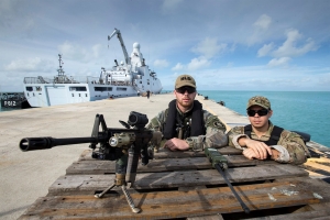 Militarnan a tuma control di St Maarten pa sigura orden publico