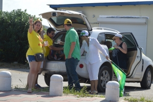 Partido AVP a tene su parada di auto rond di Aruba 