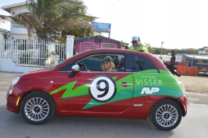 Partido AVP a tene su parada di auto rond di Aruba 