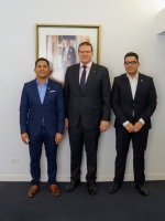 Gobernador Boekhoudt a sigui cu reunionnan consultativo