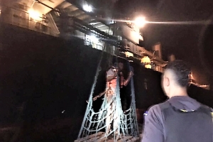 Warda Costa cu evacuacion medico pa tripulante di tankero
