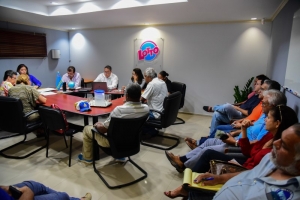 Companianan a entrega bid pa renoba Piscina Rolly Bislik