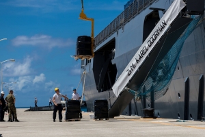 Bapor di Marina Hulandes cu 1 miyon kilo di material a yega St Maarten