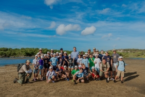 Gobernador Boekhoudt a bishita proyecto ‘Plantacion di Mangel'
