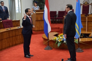 Gobernador Boekhoudt a huramenta 21 parlamentario